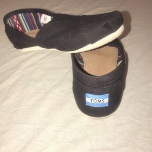BLACK TOMS